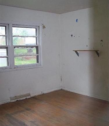 3rd image of 857 Doris Dr