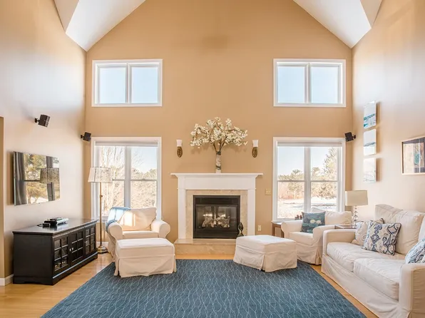 56 Hyacinth Dr, Dartmouth, MA 02747