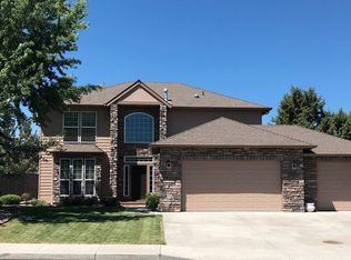 2862 Cascade Vista Dr, Redmond, OR 97756