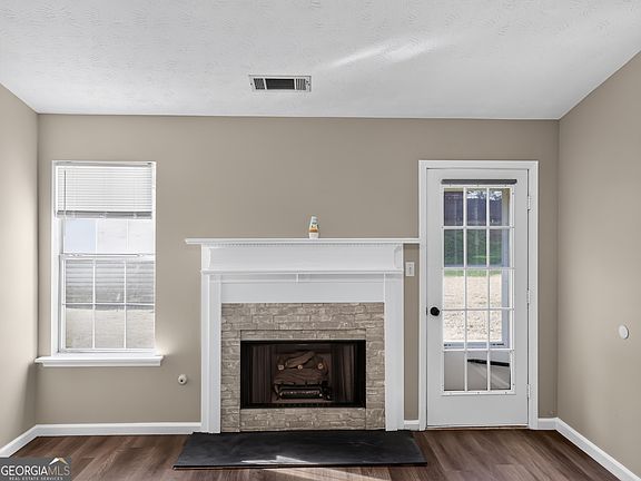 4th image of 22 Canterbury Dr