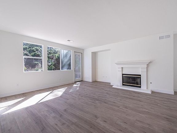 2nd image of 424 Via Del Lago