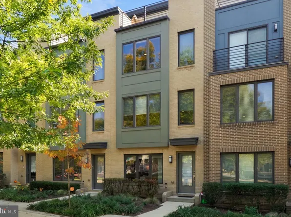 10368 Jacobsen St, Bethesda, MD 20817