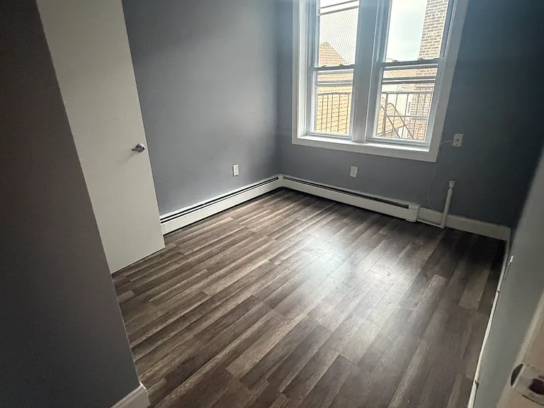 35-37 W 29th St #9 — Photo 9