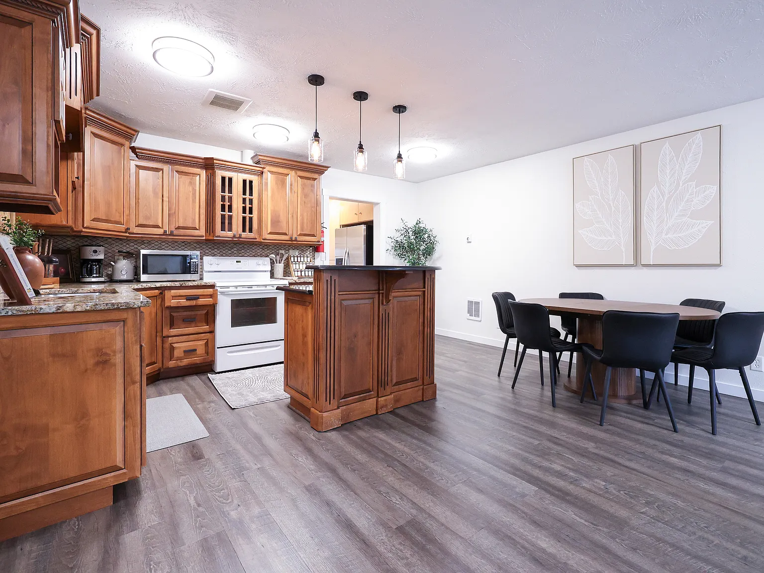 2 bed, 1100 sqft, $2,500 — Photo 4