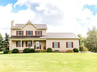 10 Blueberry Ln, Grove City, PA 16127