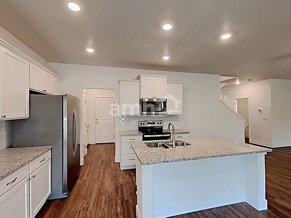 4th image of 2113 104th Dr SE
