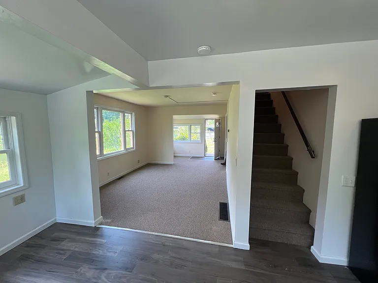 1021 W Seneca St — Photo 9