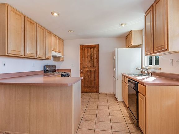 4th image of 120 Alamo Dr