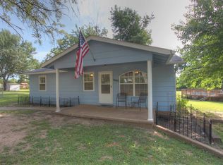 1607 S Oak St, Bristow, OK 74010