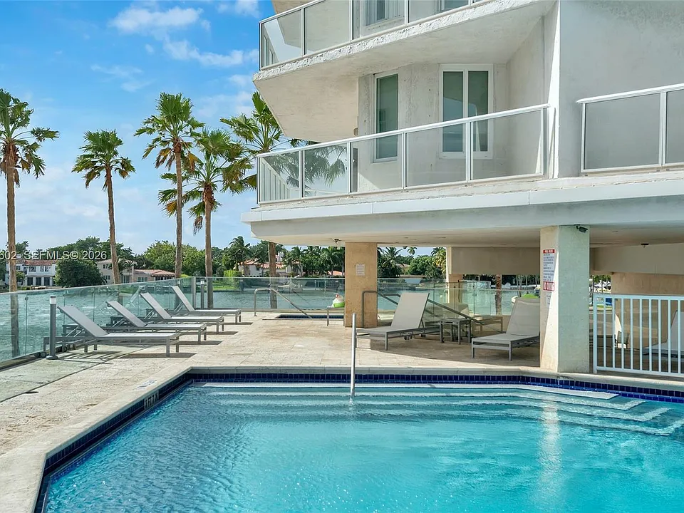5900 Collins Ave #408