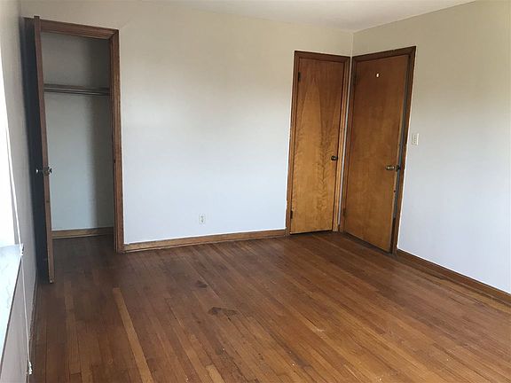 4th image of 7 Sanders Dr APT 4