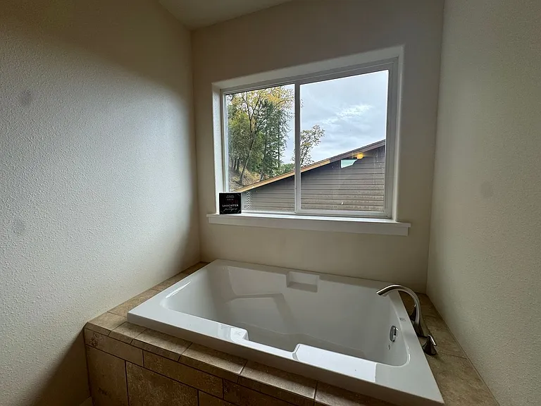 1811 NE Alameda Ave — Photo 22