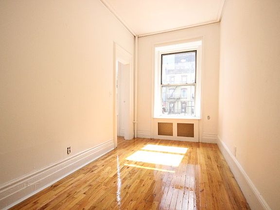4th image of 935 8th Ave APT 3E