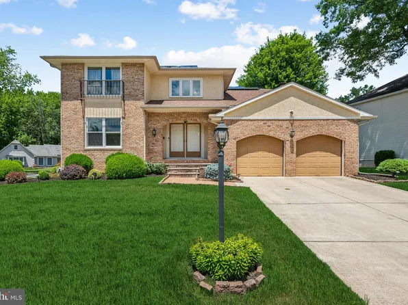 11 Wagon Wheel Dr, Mount Laurel, NJ 08054