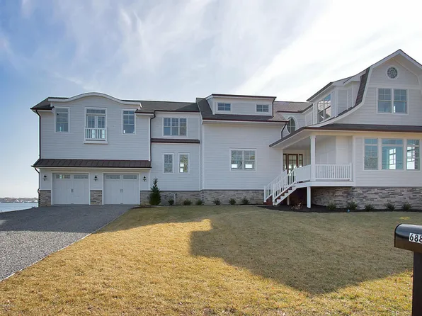 688 Little Silver Point Rd, Little Silver, NJ 07739
