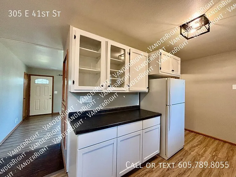 305 E 41st St — Photo 5