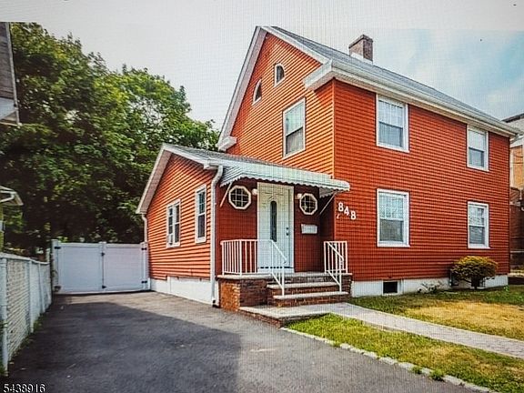 3rd image of 848 Cross Ave