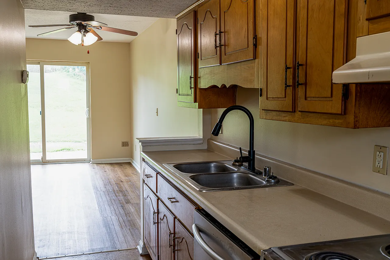 2 bed, 1.5 bath, 1152 sqft, $925 — Photo 1
