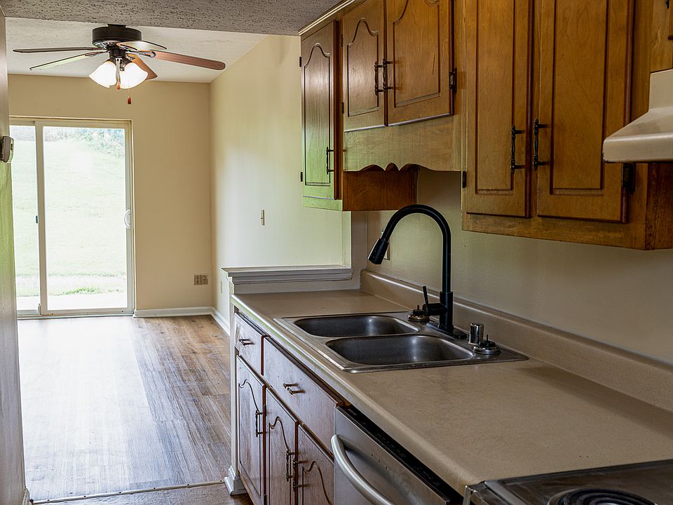 1st image of 2804 Frontier Ct APT 4