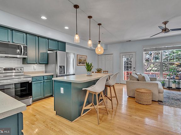 5th image of 55 Harbour Heights Dr