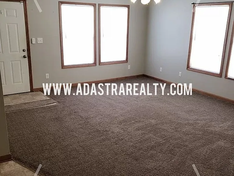 704 Meadow Ct — Photo 16