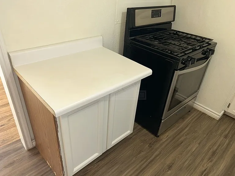304 Oak St — Photo 10