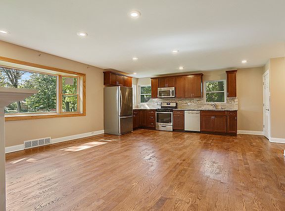 5th image of 12050 S 69th Ct