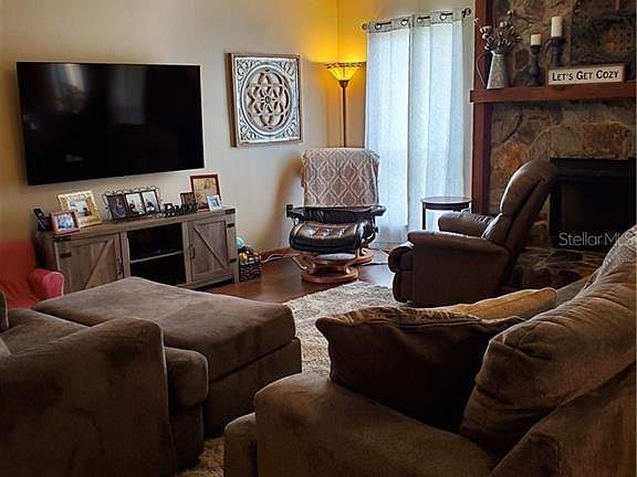 3rd image of 932 Cypress Wood Ln