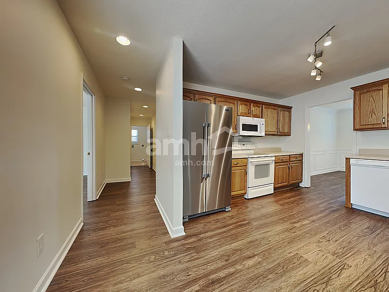 2907 Porchswing Rd — Photo 3