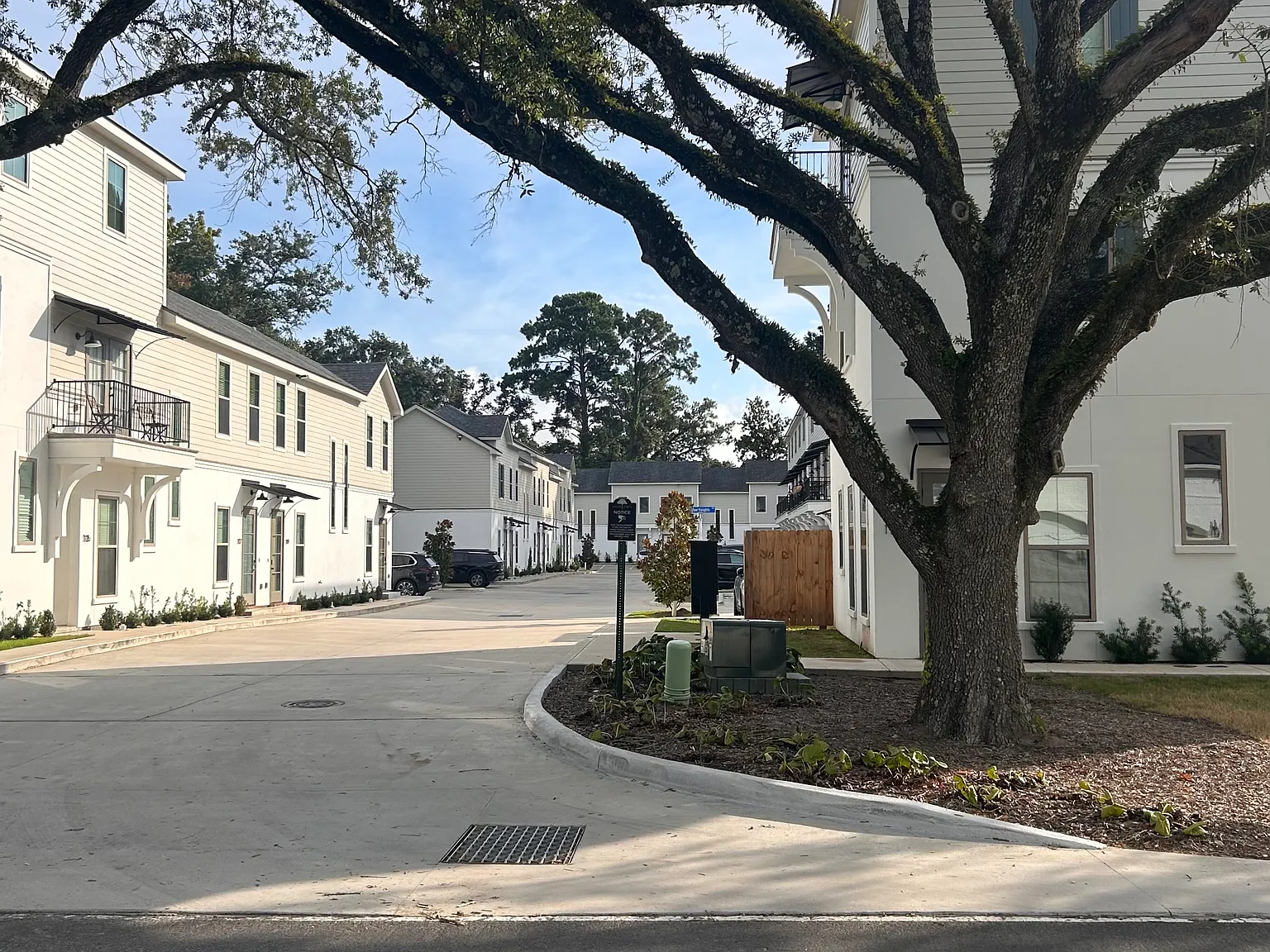 2 bed, 2.5 bath, 1200 sqft, $2,200 — Photo 1