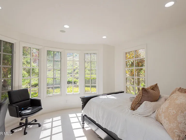 2443 Swanfield Ct — Photo 9