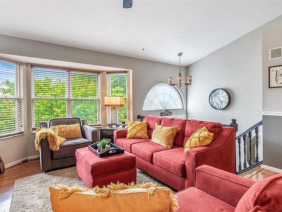 5th image of 216 Bracadale Ave