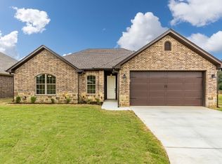 102 Champions Dr, Hallsville, TX 75650