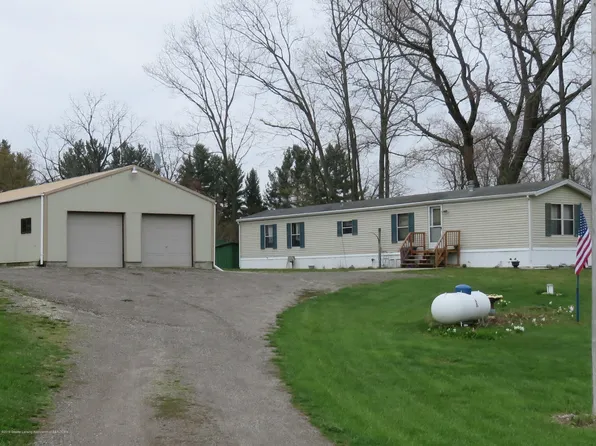 2095 S Lacey Lake Rd, Bellevue, MI 49021