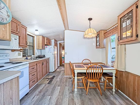 2nd image of 834 Arapaho Trl