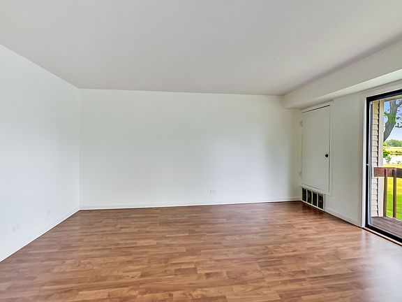 5th image of 931 Market Ct APT 4A