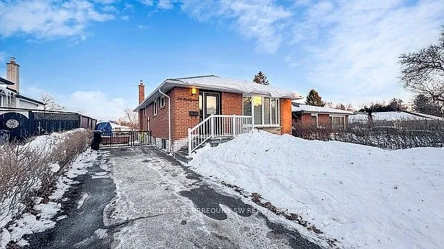 219 Beechgrove Dr #LOWER LVL — Photo 1