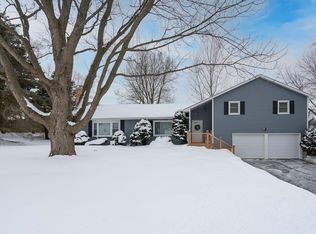 36 Royce Rd, Oswego, IL 60543