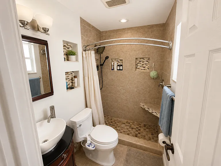 206 N Beverly Ave — Photo 9