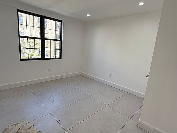 3rd image of 2692 Creston Ave #3C