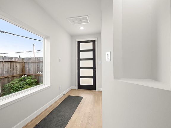 5th image of 3022 Holman St
