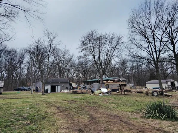 1 Walleye Dr, Mound City, KS 66056