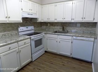 27 Newport Ct #239, Brick, NJ 08724