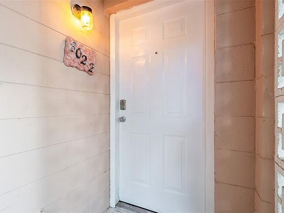 4th image of 802 Rugby St #B