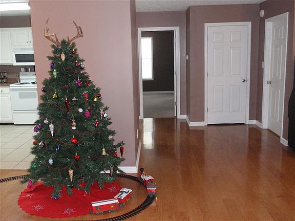 5th image of 83 Harts Ln