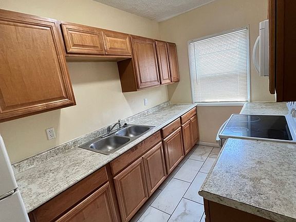 2nd image of 2422-24 Benderwirt Ave #2424-4
