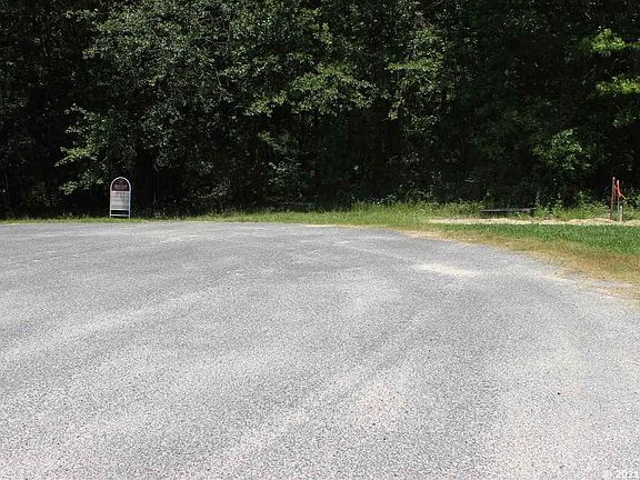 5th image of 1001 SW Hill Creek Dr