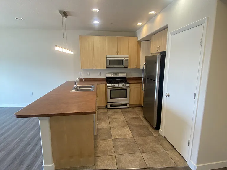 Axis at 739 Apartments — Photo 19