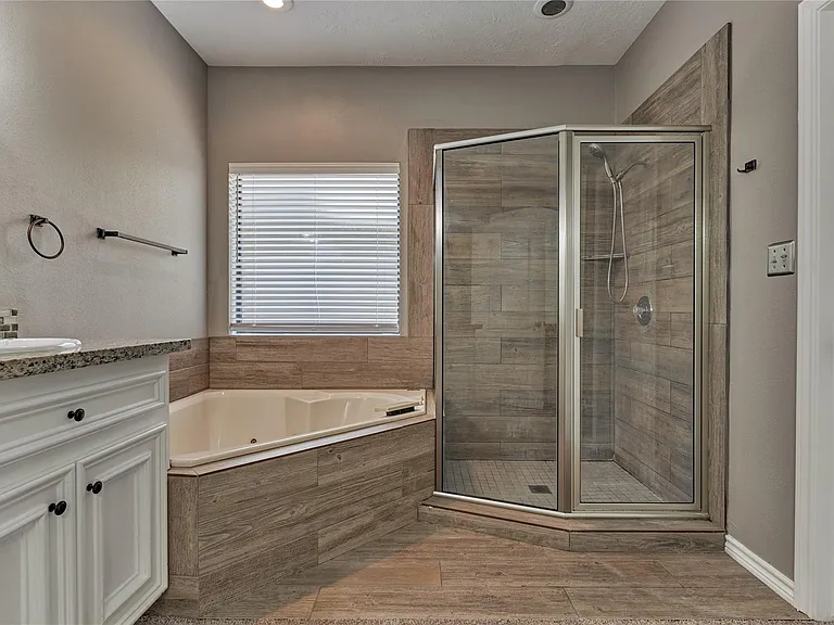 13707 Fountainview Dr — Photo 28