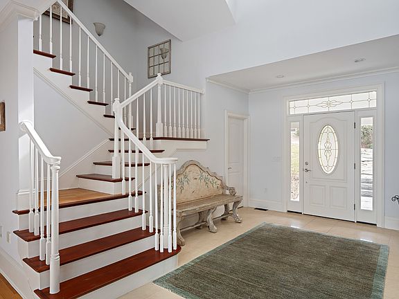 5th image of 385 Barnes Rd